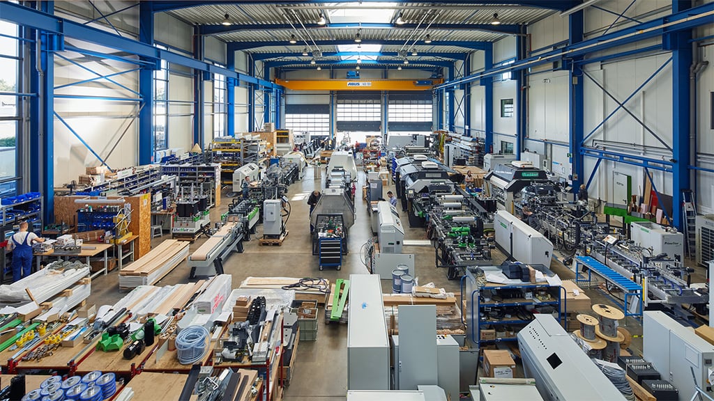 Duespohl production hall full of machines
