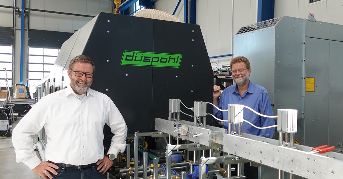 Andreas Flöter and Uwe Wagner in front of a Duespohl line